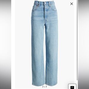 Levis light wash straight jeans